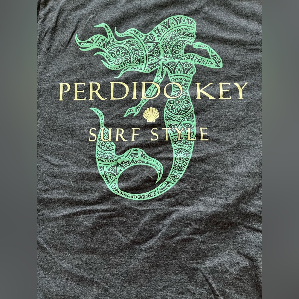 Surf Style short sleeve T-shirt size small with mermaid